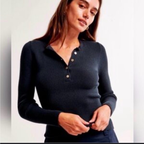 Abercrombie & Fitch Tops - NWOT Abercrombie and Fitch knit long sleeve navy blue Ribbed Shirt Sz S